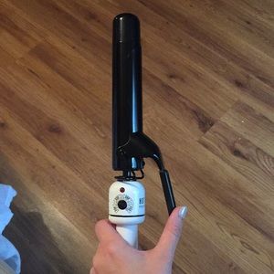 Hot Tools 1.5” curling iron